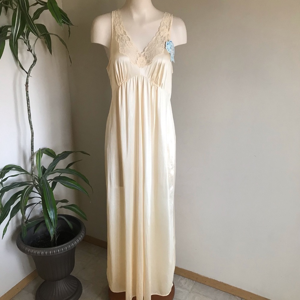 60s Vintage French Maid Long Night Gown Lingerie 100% Nylon Floral Lace NWT
